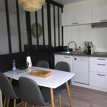 Spacieux Bord De Camiers